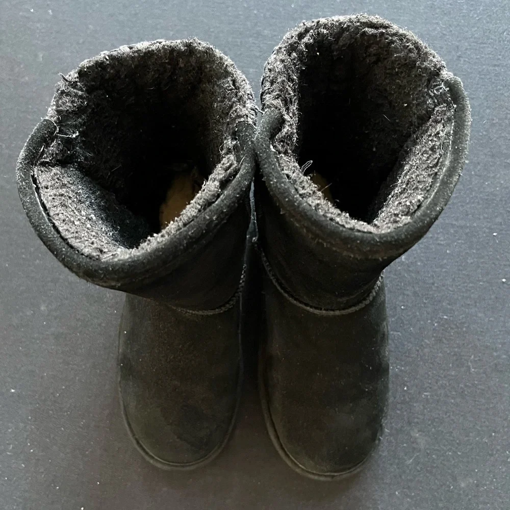 Bearpaw Boshie Youth Black boots size 2